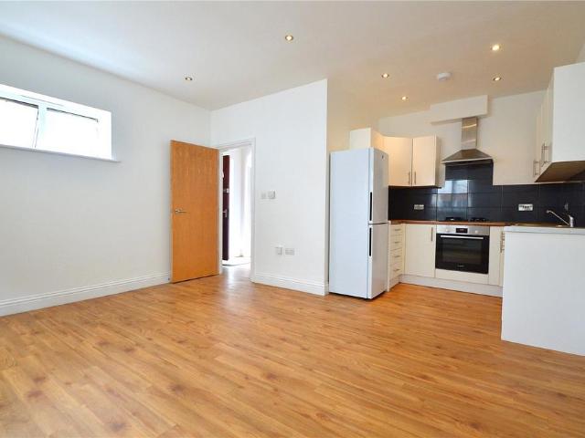 Flat for rent in London Borough of Croydon, Greater London