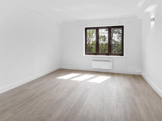 Flat for rent in Surbiton, Greater London