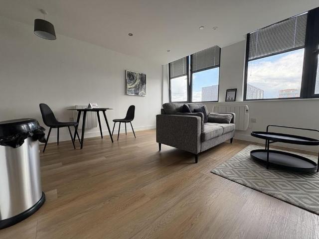 Apartment for rent in Gorse Hill, Trafford Park
