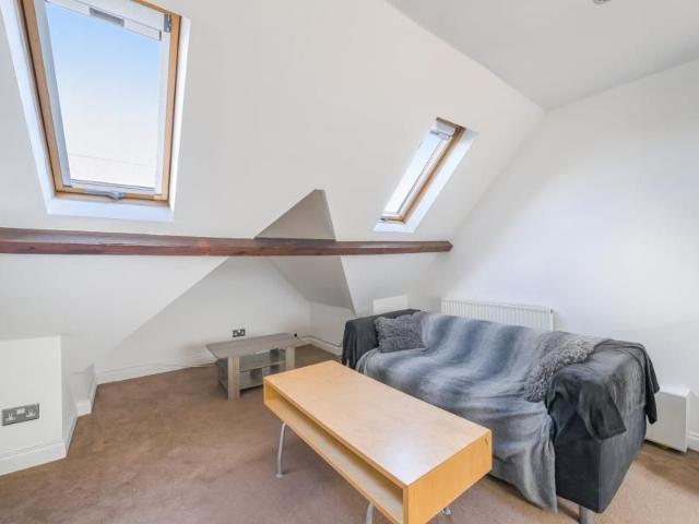 Apartment for rent in Woking, Surrey