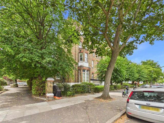 Flat for rent in St Margarets, Greater London