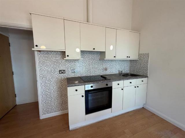Apartment for rent in Regent Quay, Oad Street