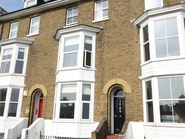 Flat for rent in Middle Deal, Ash