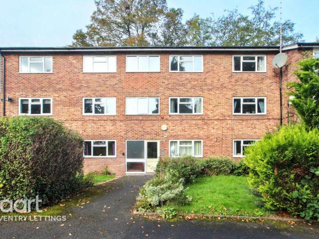 Flat for rent in Mill End, Green Close