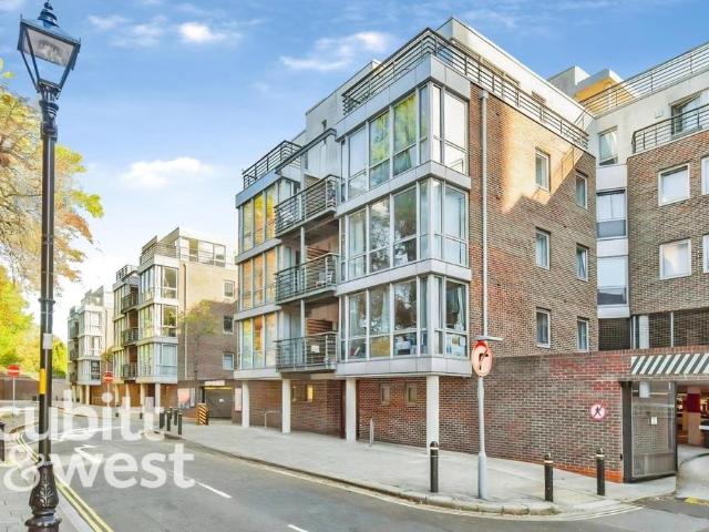 Flat for rent in Portsea, City Of Portsmouth