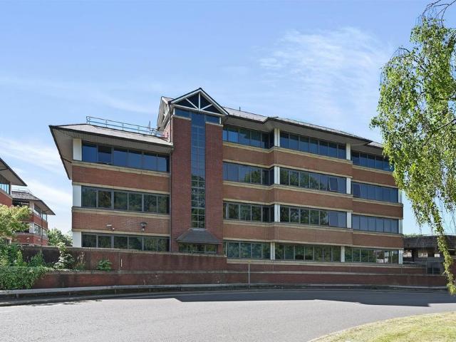 Flat for rent in Batchworth