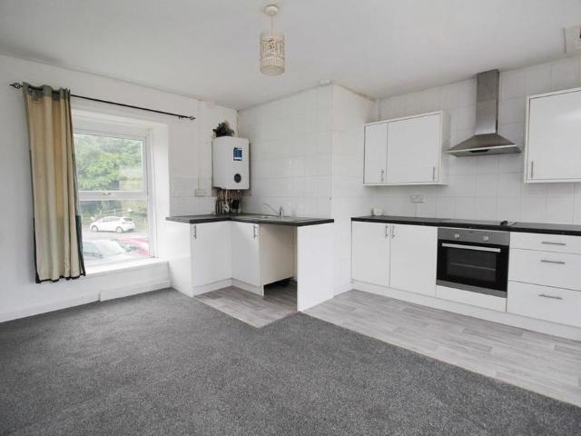 Apartment for rent in Tonyrefail, Coedely