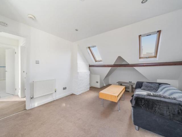 Apartment for rent in Woking, Surrey