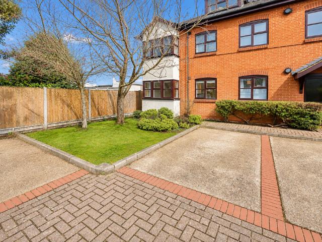 Flat for rent in St Albans, Five Acres