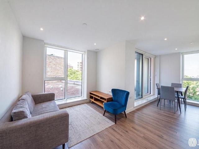 Flat for rent in Woodberry Down, Stamford Hill