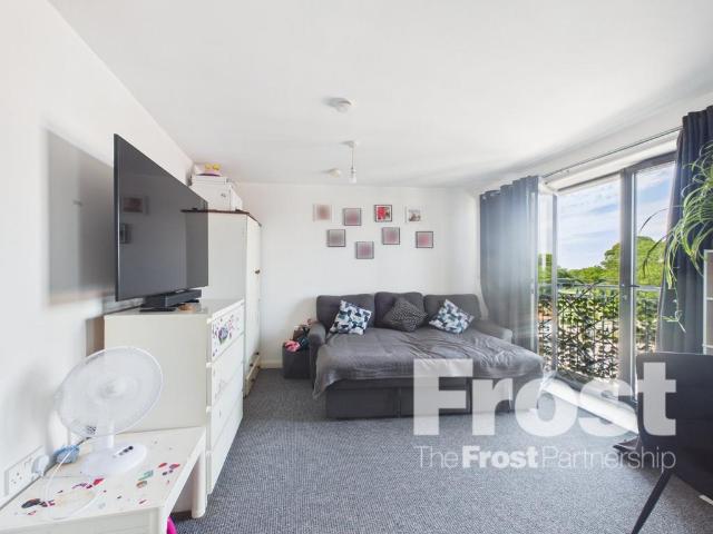 Flat for rent in Slough