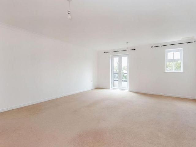 Apartment for rent in Beaconsfield, Knotty Green