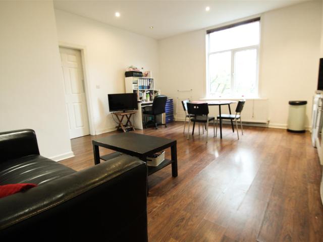 Apartment for rent in Hyde Park, West Yorkshire