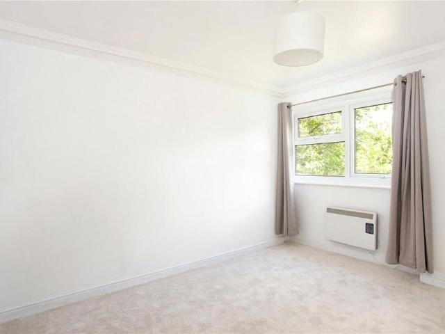 Apartment for rent in Hatching Green, Five Acres
