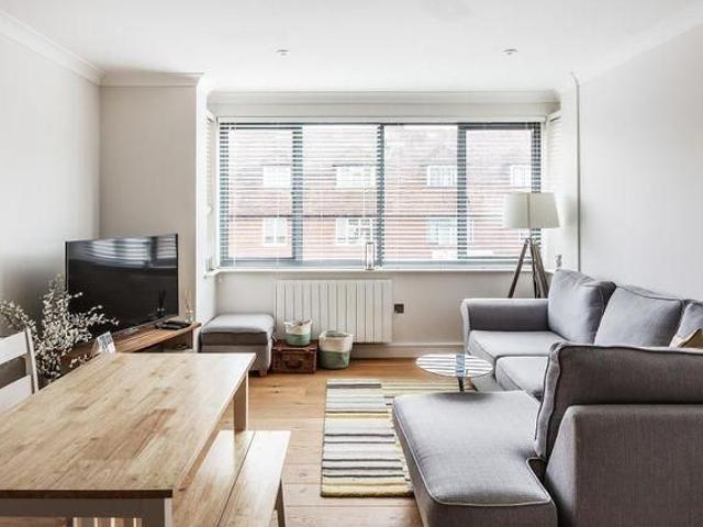 Apartment for rent in Woking, Surrey