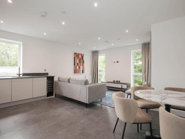 Flat for rent in London Borough of Hounslow, Strand