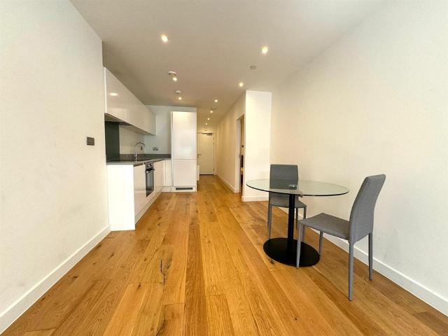 Flat for rent in Uxbridge, London Borough of Hillingdon