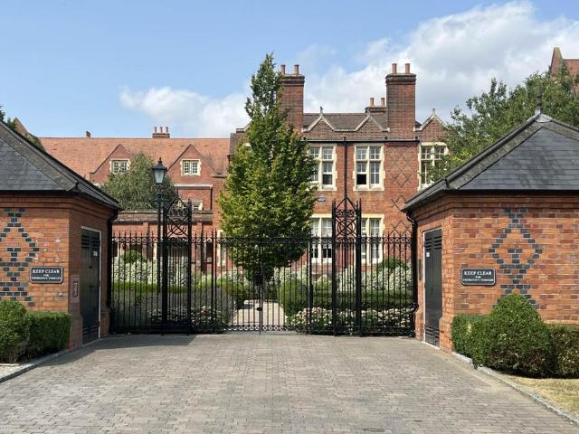 Flat for rent in Clements Park, Navestock Side