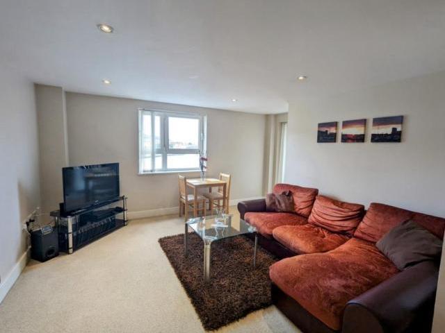 Flat for rent in SA1 Swansea Waterfront, Nangreaves