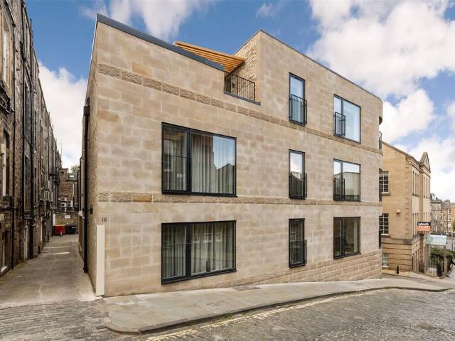 Flat for rent in Gayfield, Broughton
