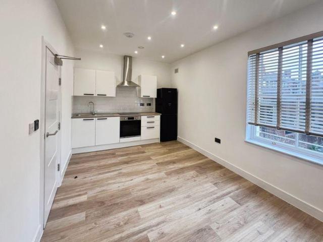 Flat for rent in The Haulgh, Lee Bank