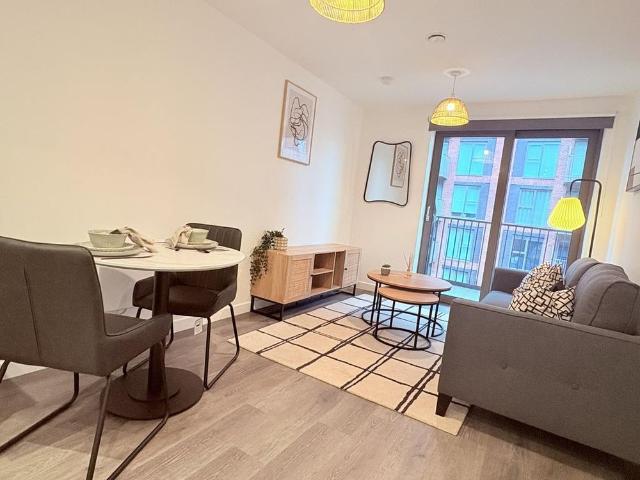 Apartment for rent in Deeplish, Burnedge