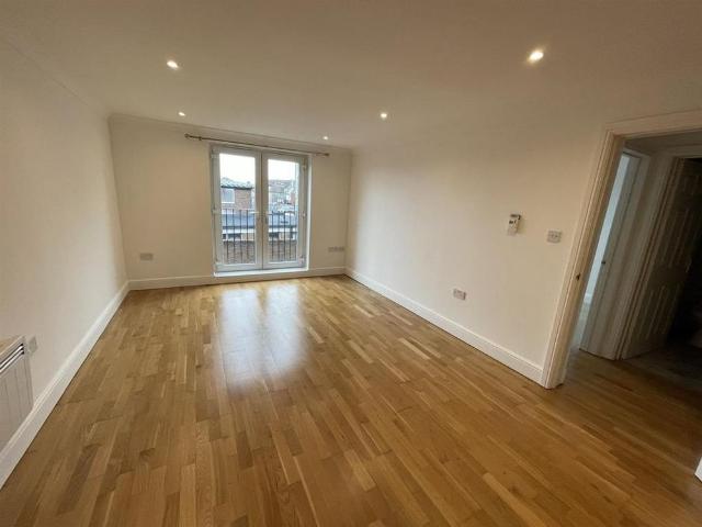 Apartment for rent in Elstree and Borehamwood, Borehamwood