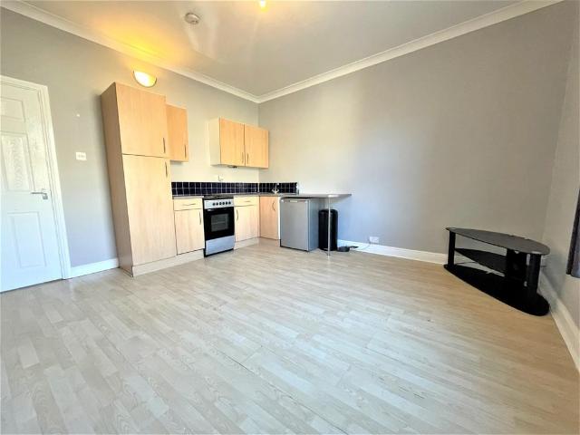 Flat for rent in Farsley, West Yorkshire
