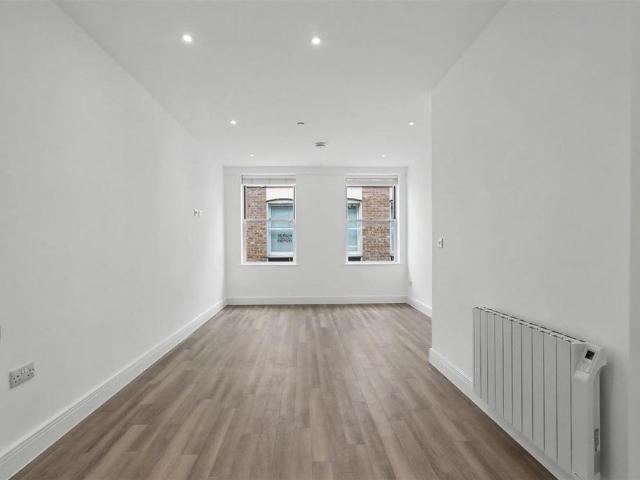 Apartment for rent in St Helier, Greater London