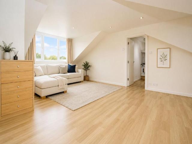 Apartment for rent in Lower Halliford, Surrey