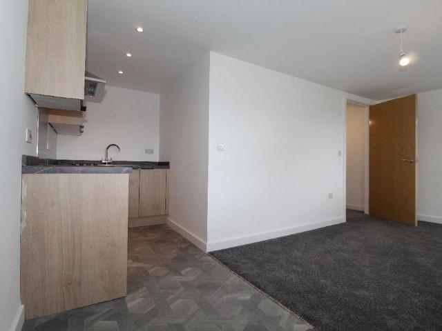 Flat for rent in Deeplish, Burnedge