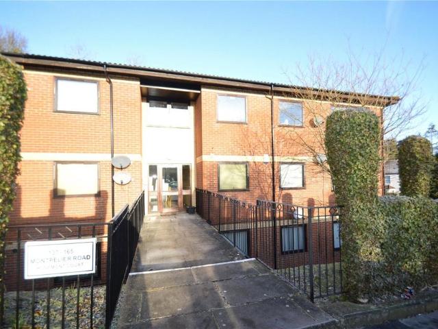 Flat for rent in London Borough of Croydon, Purley