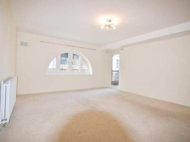 Apartment for rent in Brook Street, Bourne Vale
