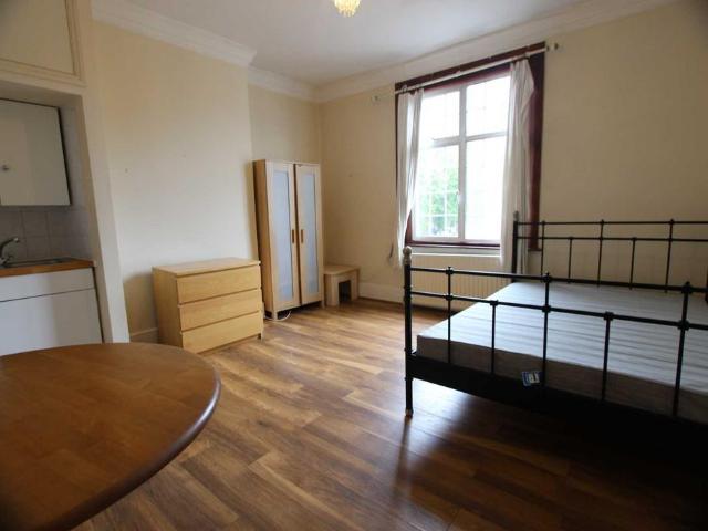 Flat for rent in London Borough of Hounslow, Strand