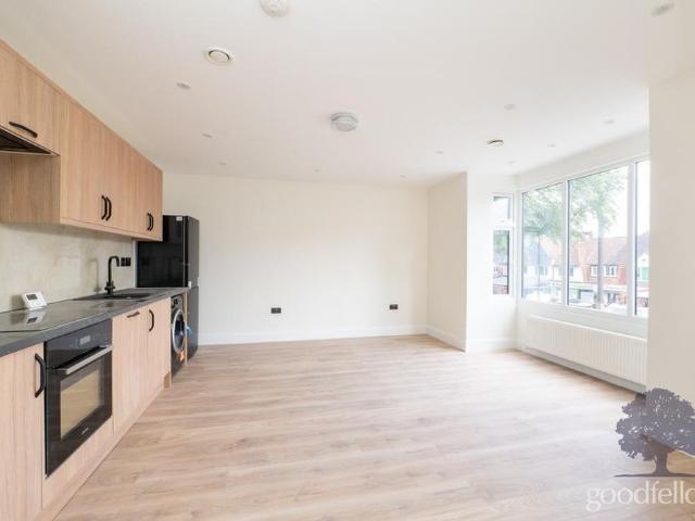 Apartment for rent in Carshalton Beeches, Greater London
