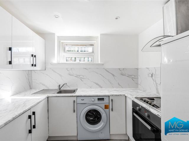 Apartment for rent in Brunswick Park, Greater London