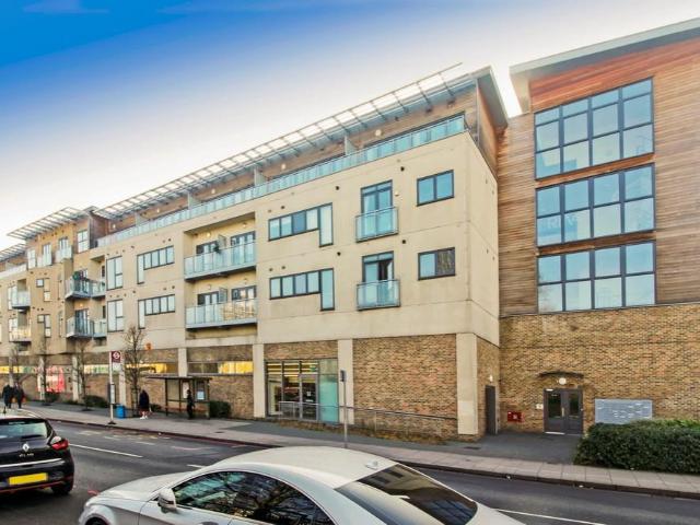 Flat for rent in London Borough of Lewisham, Greater London