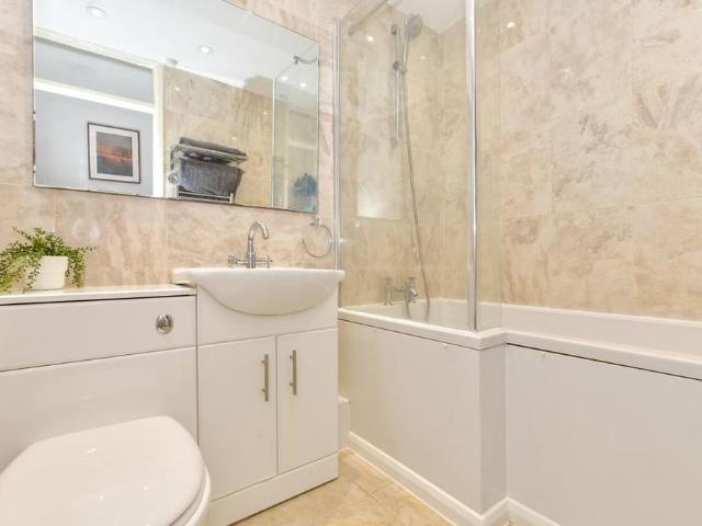 Apartment for rent in London Borough of Sutton, Greater London