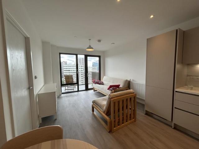 Flat for rent in Preston, Greater London