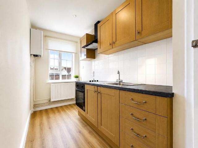 Flat for rent in Mount Pleasant, Iford