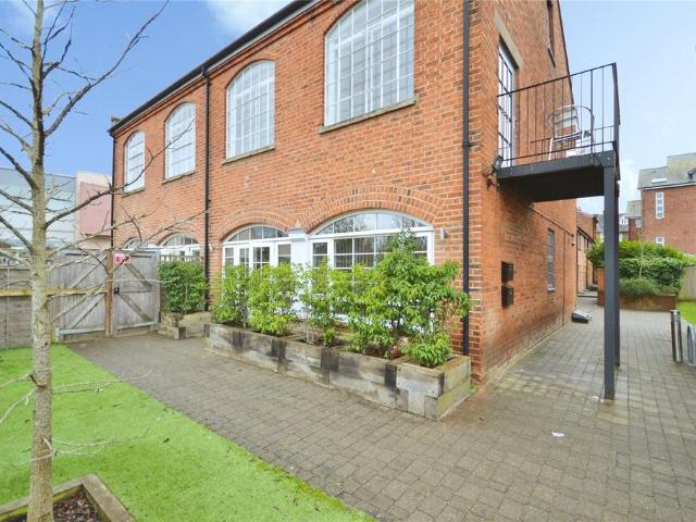 Flat for rent in Reading