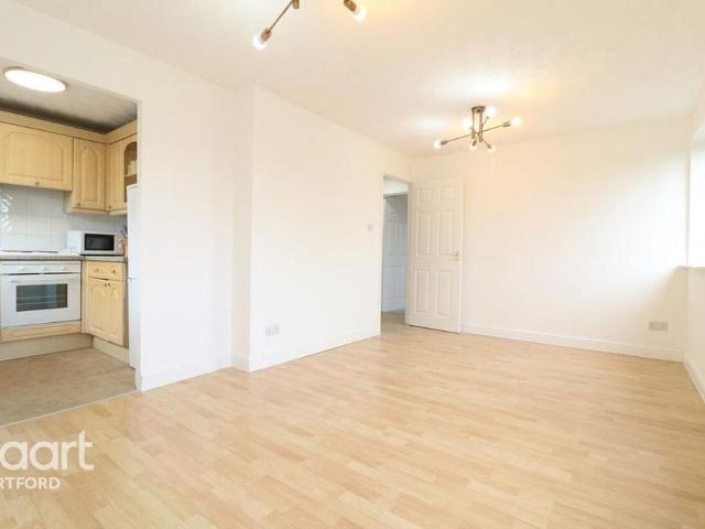 Apartment for rent in Fleet Estate, Monks Orchard