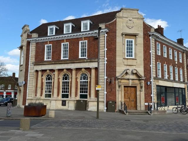 Flat for rent in Jackmans Estate, King's Walden