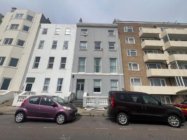Flat for rent in West Marina, Guestling Green