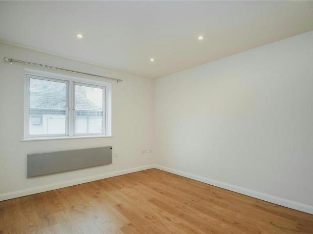 Flat for rent in Altrincham, Hale Barns
