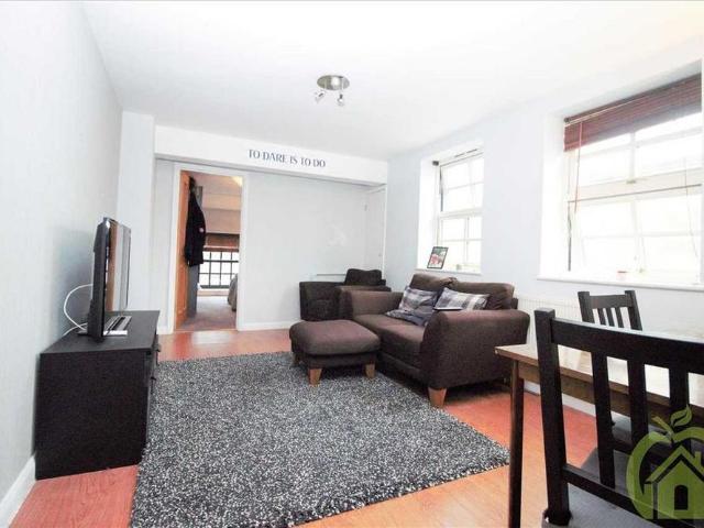 Apartment for rent in Gallows Corner, Greater London