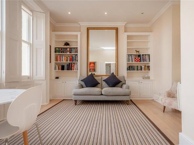 Flat for rent in Brompton, Greater London