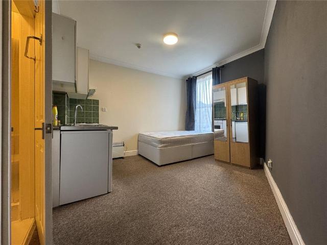 Flat for rent in Mapesbury, Greater London