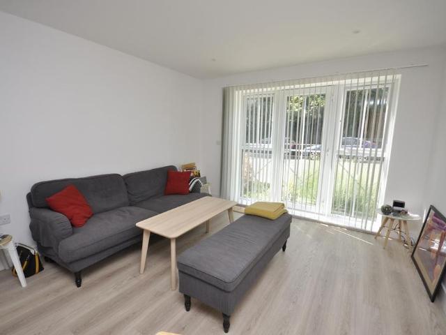 Apartment for rent in Holloway Hill, Fole