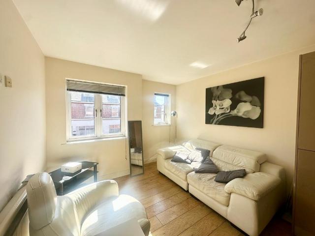 Flat for rent in Haddon, East Midlands